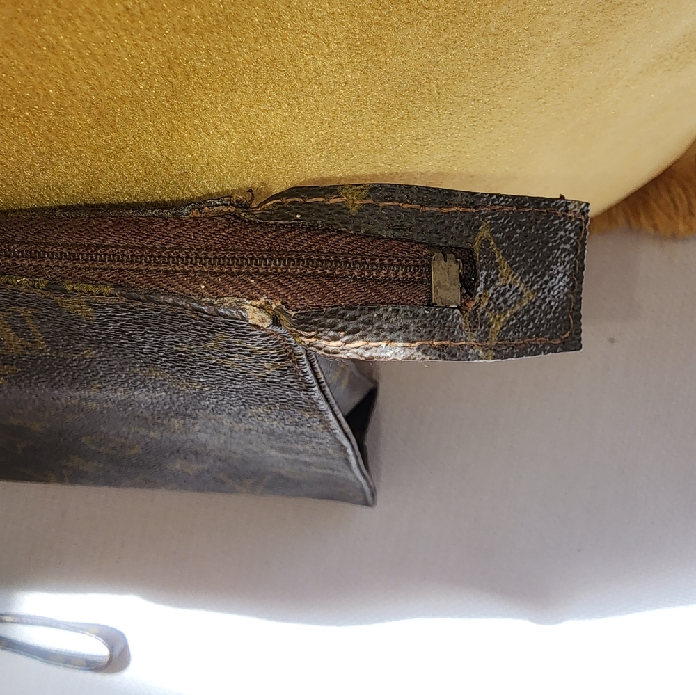 Rare Vintage Louis Vuitton "Saks Fifth Avenue" Zippered Pouchette - Picture 11 of 11